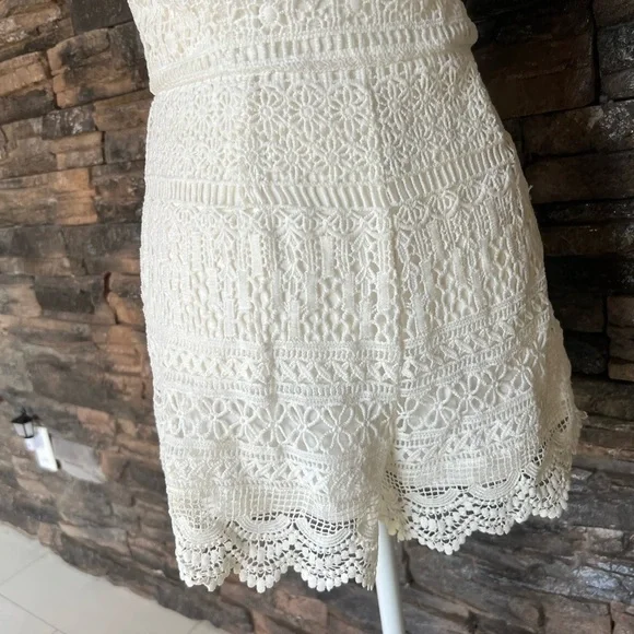 Kendall & Kylie Cream Lace Dress - Picture 4 of 5